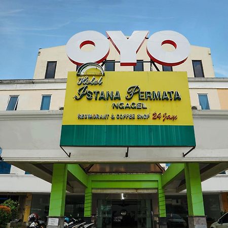 Istana Permata Ngagel Hotell Surabaya Exteriör bild