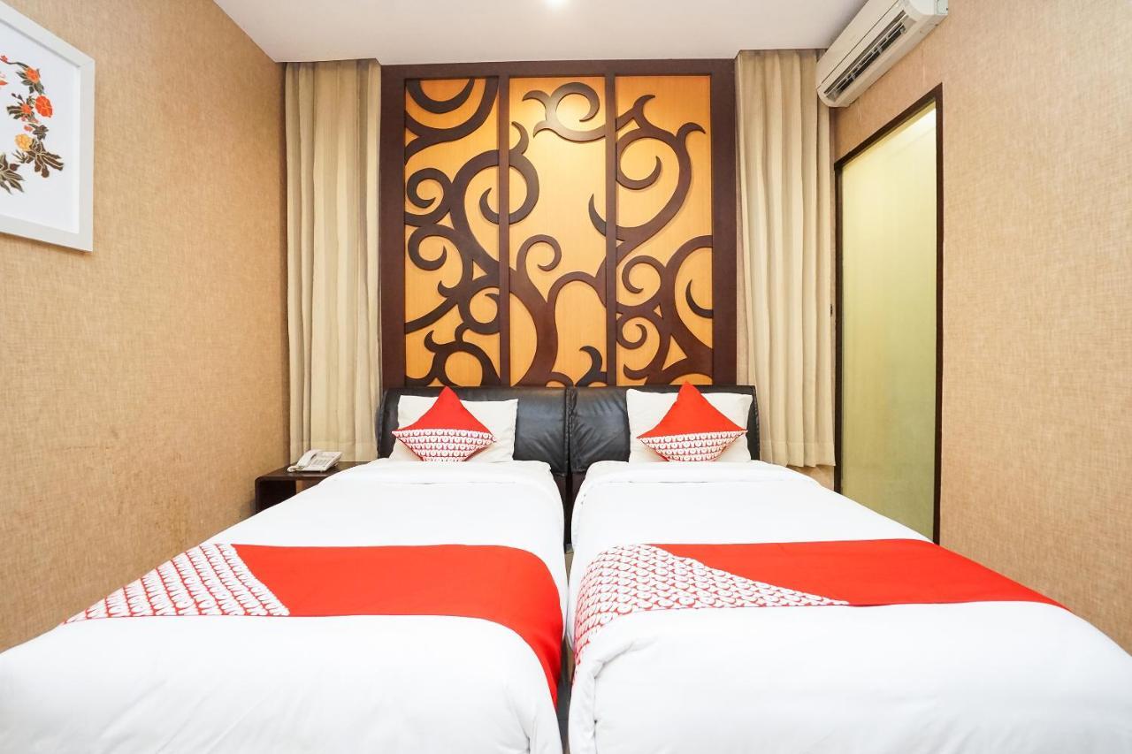 Istana Permata Ngagel Hotell Surabaya Exteriör bild